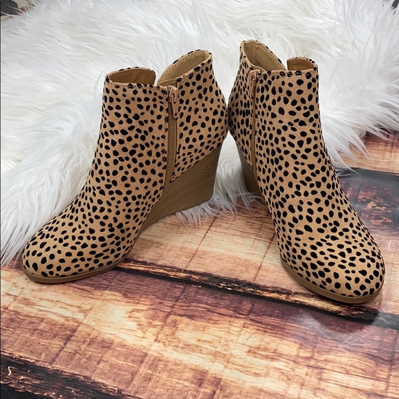 << Leopard Wedge Booties >> - Picture 2 of 6